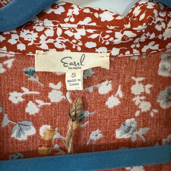 Easel Rust Floral Blouse - Picture 3 of 4